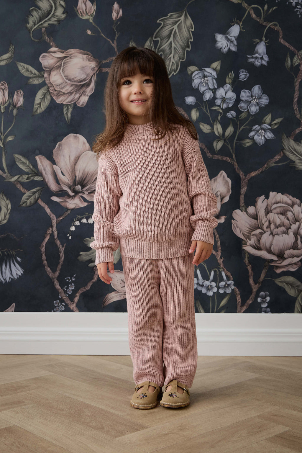 Pull en coton premium rose coquillage classique avec col ras du cou et poignets côtelés