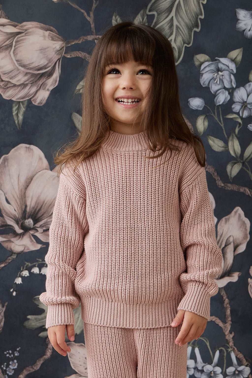 Pull en coton premium rose coquillage classique avec col ras du cou et poignets côtelés