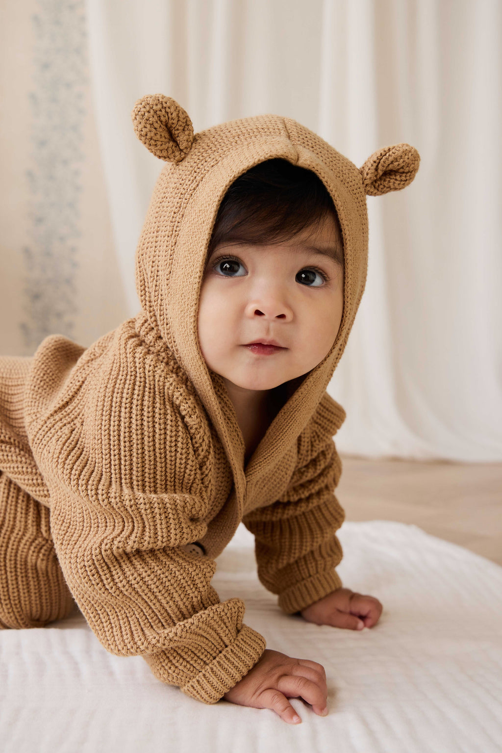 Jolie Grenouillère en Coton Tricoté Marron Fauve avec Capuche Oreilles d'Ours & Poches Frontales