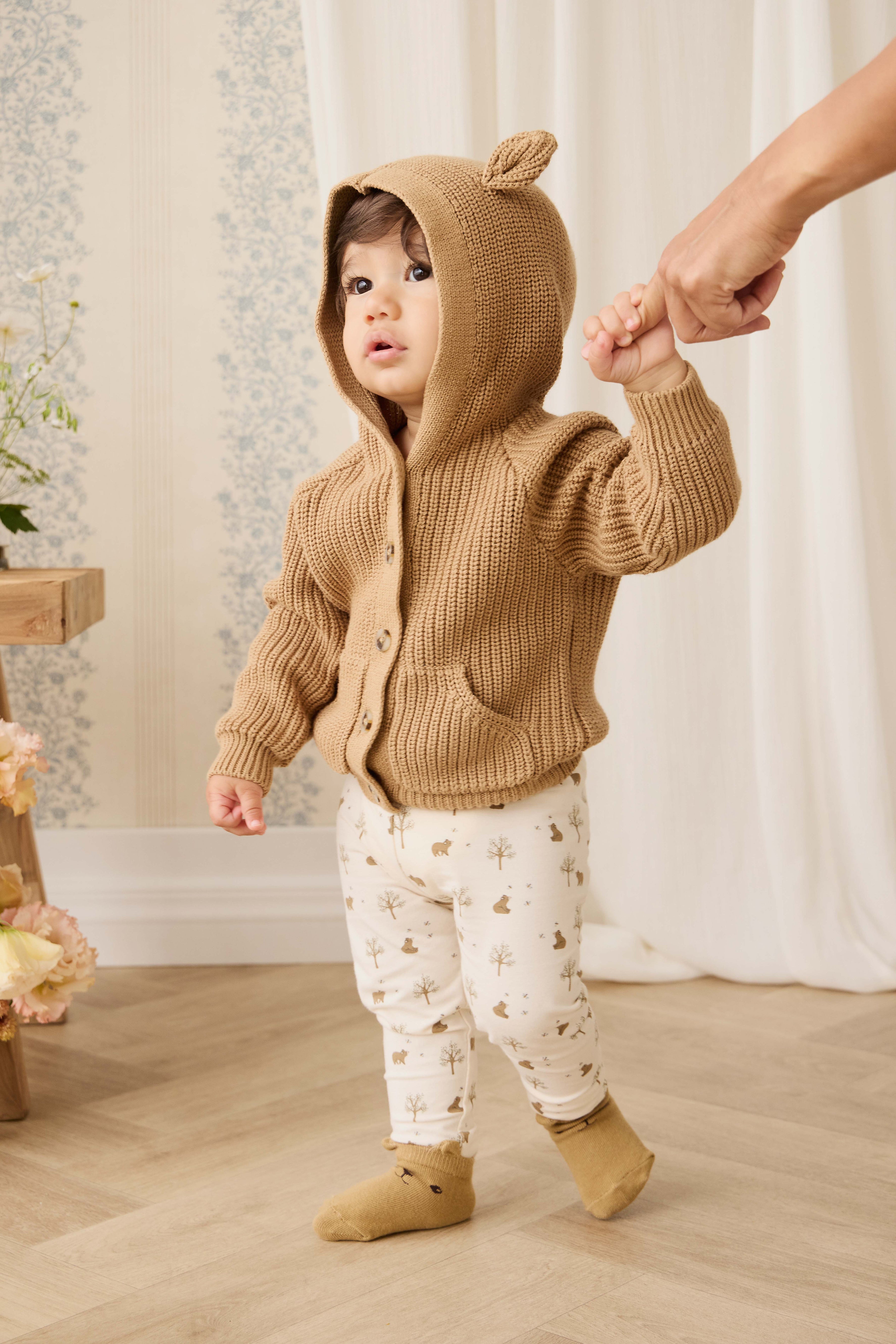 Joli cardigan en tricot de coton marron fauve avec capuche à oreilles d'ours et poches avant