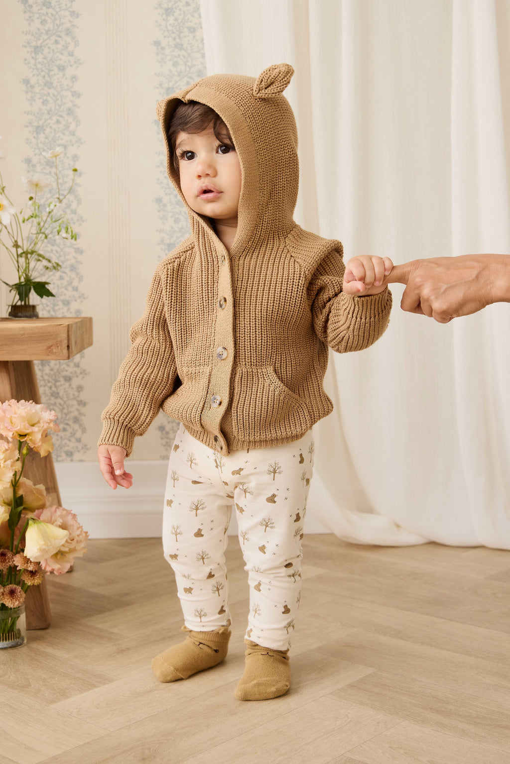 Joli cardigan en tricot de coton marron fauve avec capuche à oreilles d'ours et poches avant