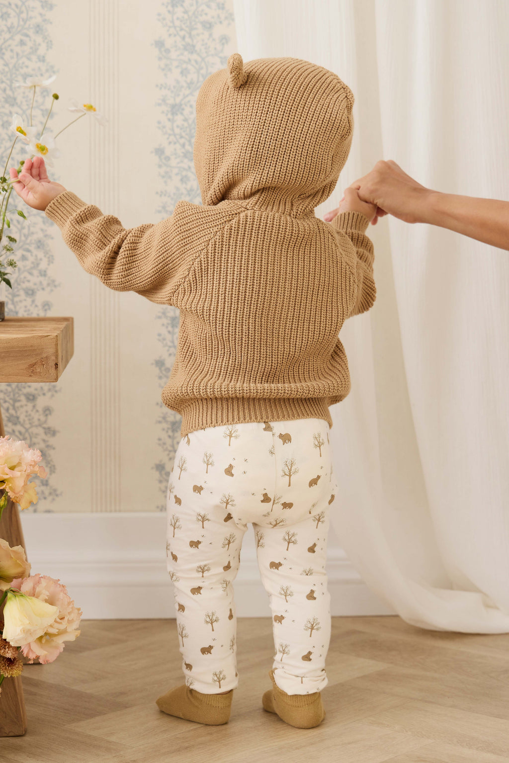 Joli cardigan en tricot de coton marron fauve avec capuche à oreilles d'ours et poches avant