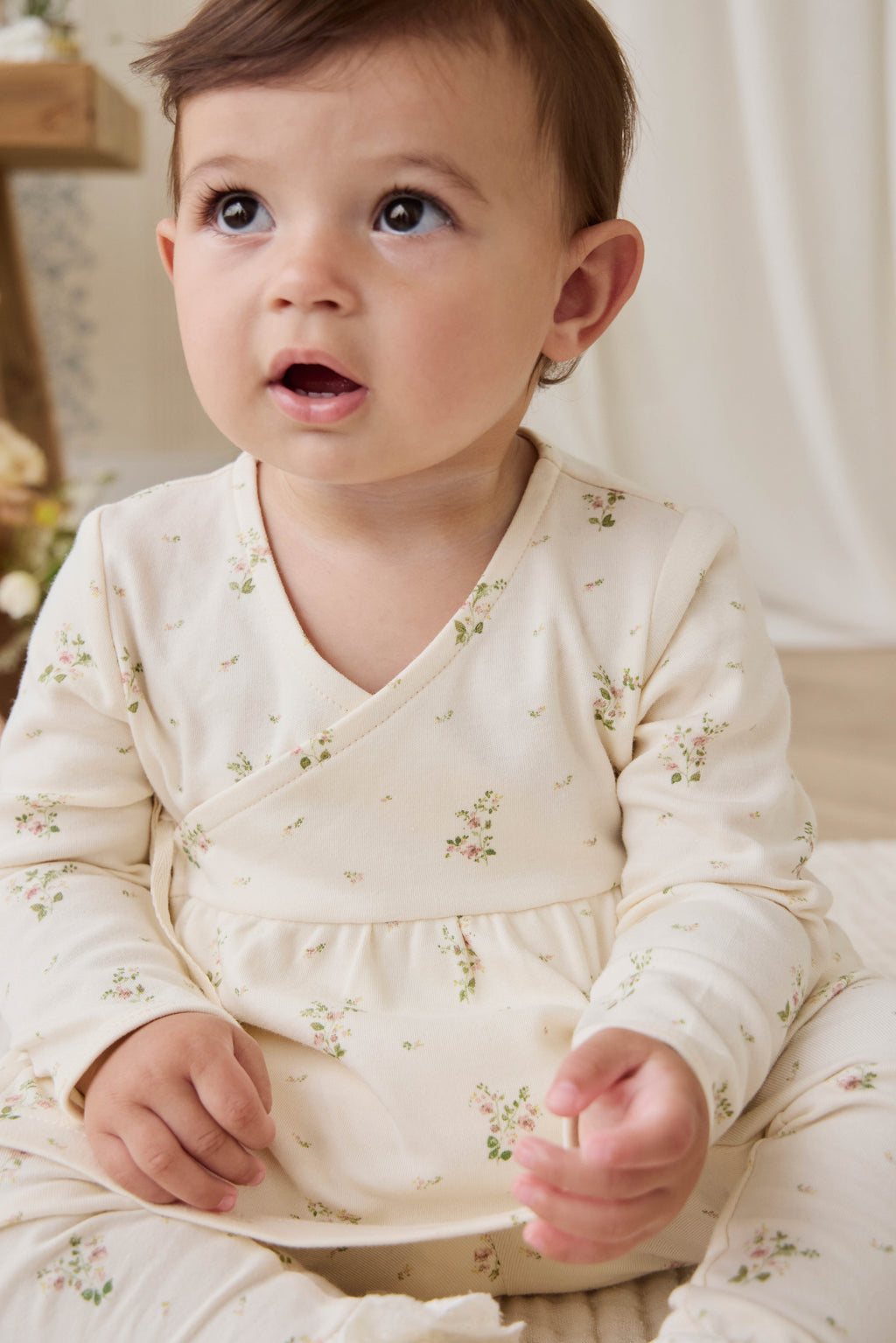 Haut cache-cœur en coton bio blanc à imprimé floral vintage avec liens et manches longues