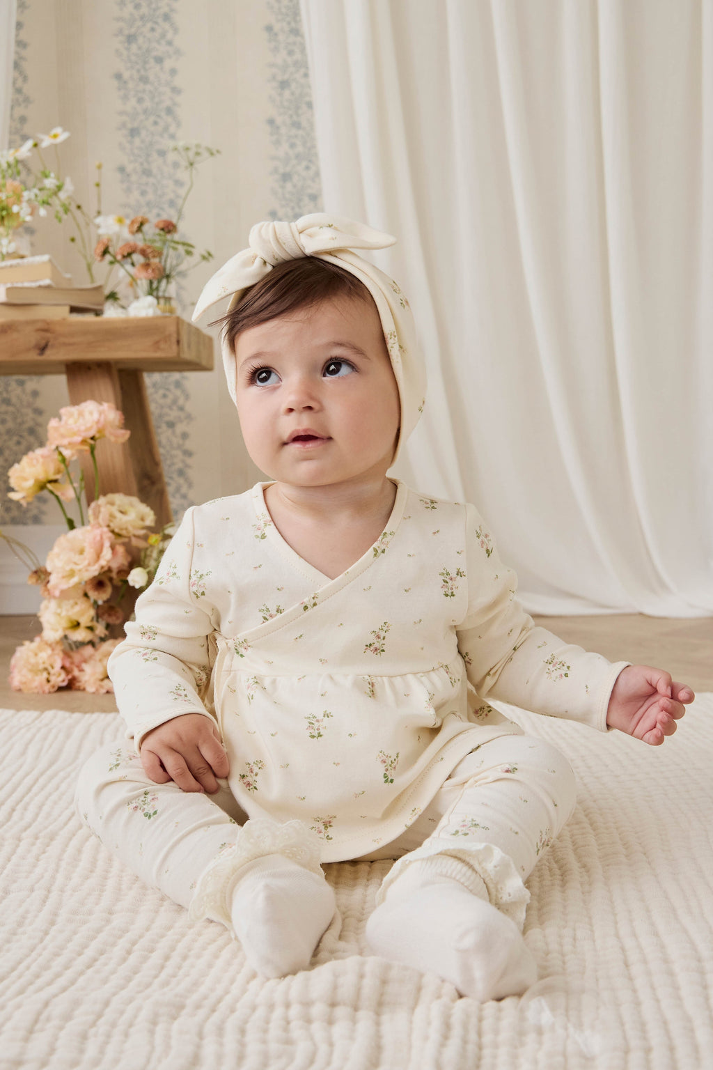 Haut cache-cœur en coton bio blanc à imprimé floral vintage avec liens et manches longues