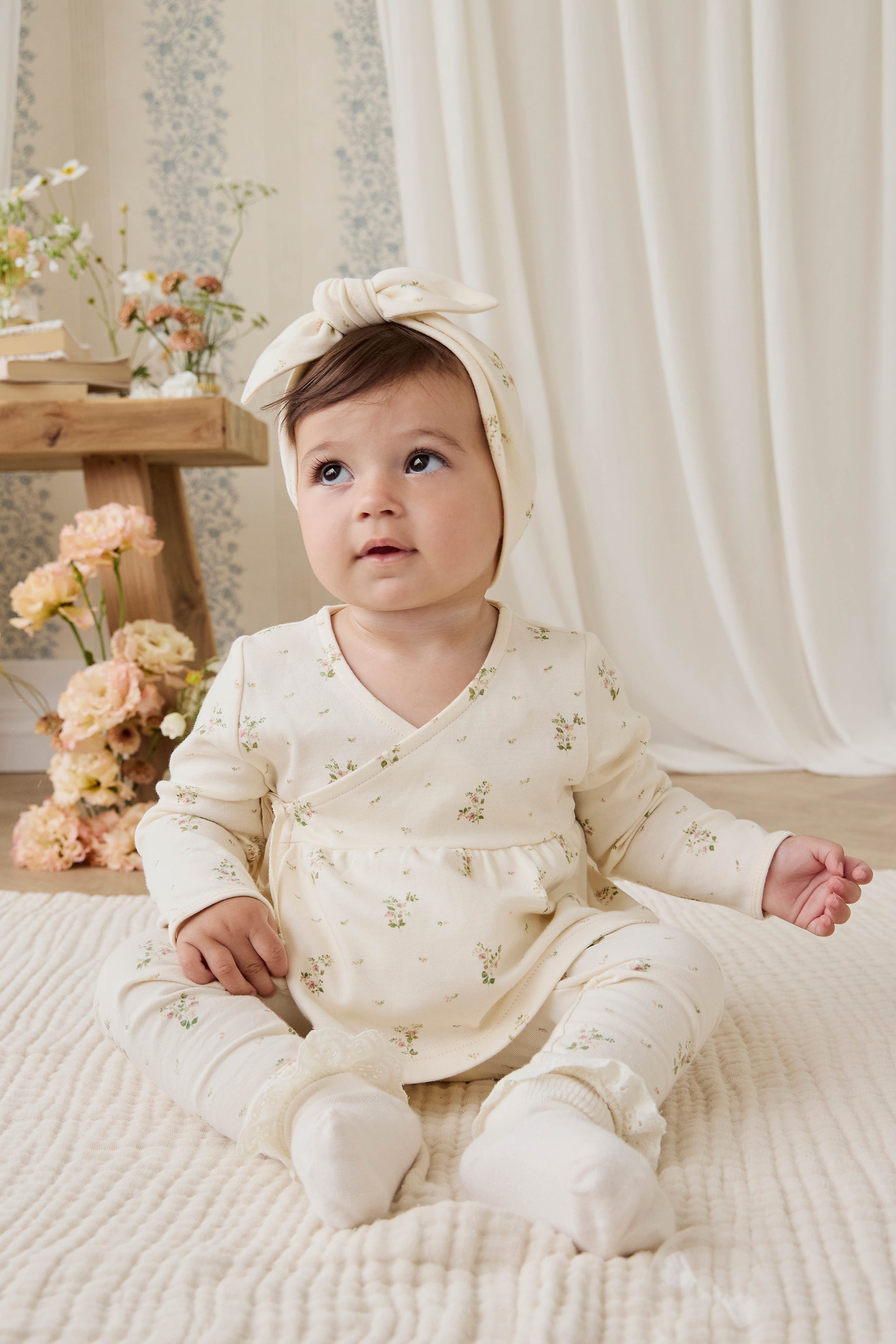 Haut cache-cœur en coton bio blanc à imprimé floral vintage avec liens et manches longues