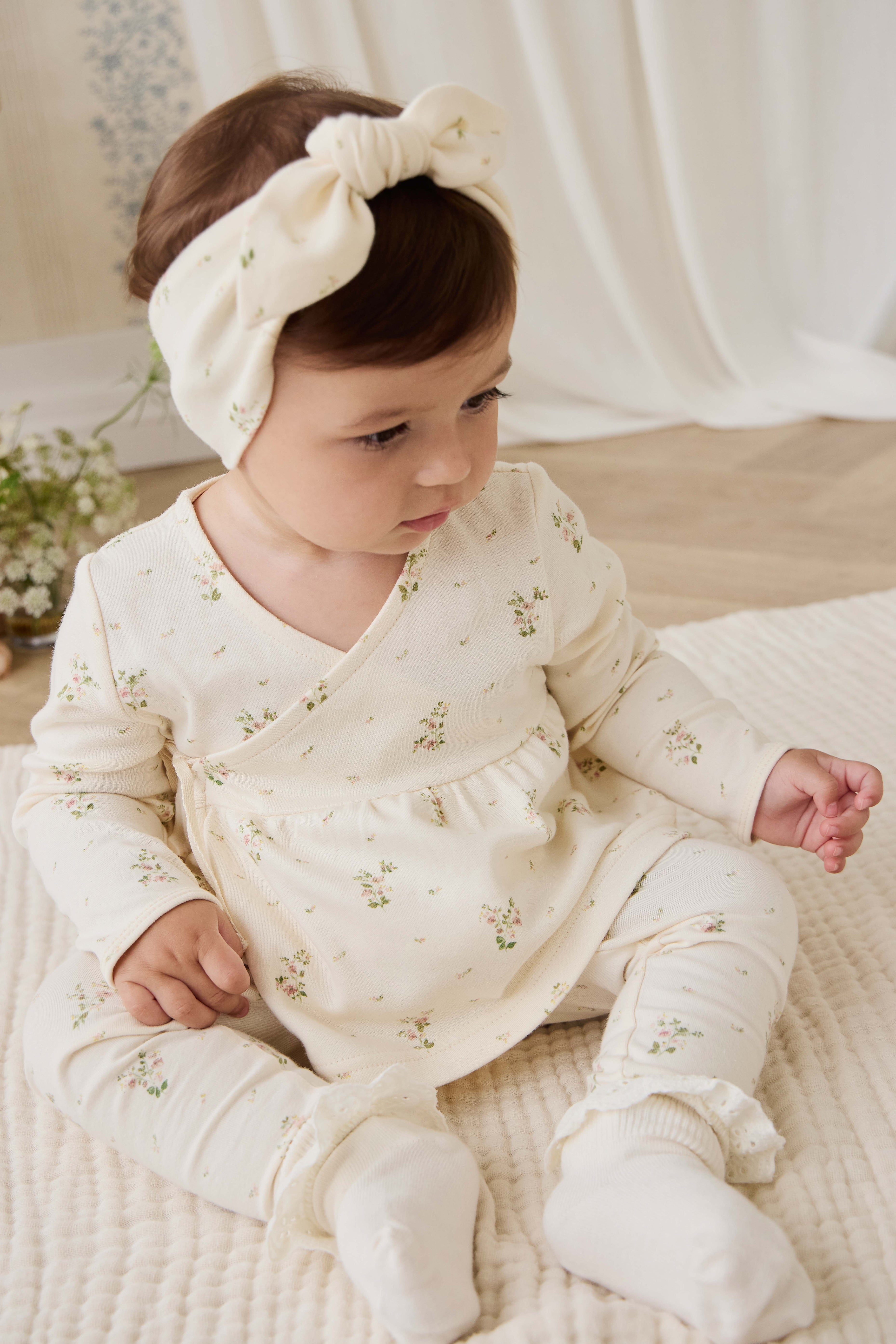 Haut cache-cœur en coton bio blanc à imprimé floral vintage avec liens et manches longues