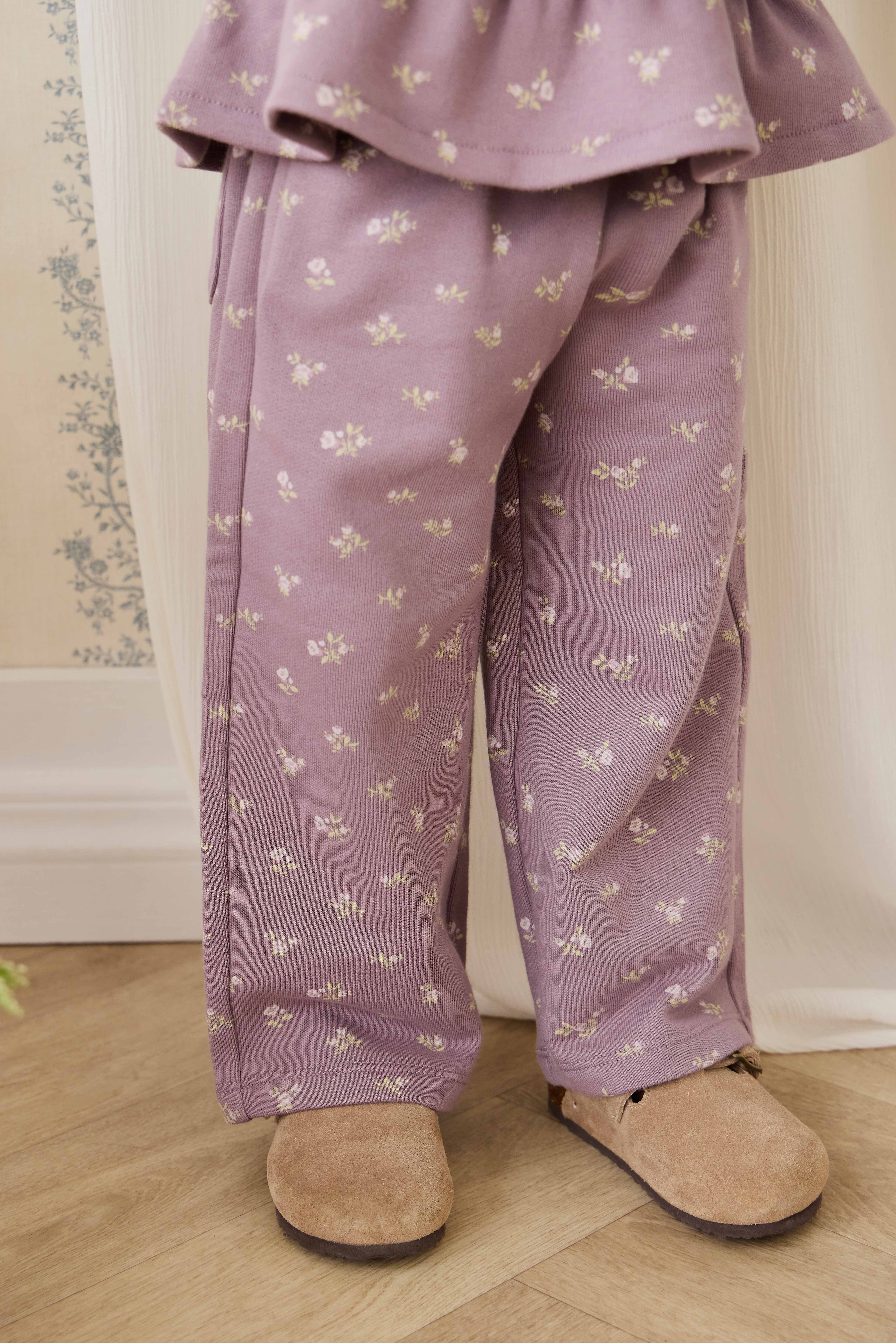 Pantalon décontracté en coton biologique avec imprimé floral prune, taille élastique et nœud