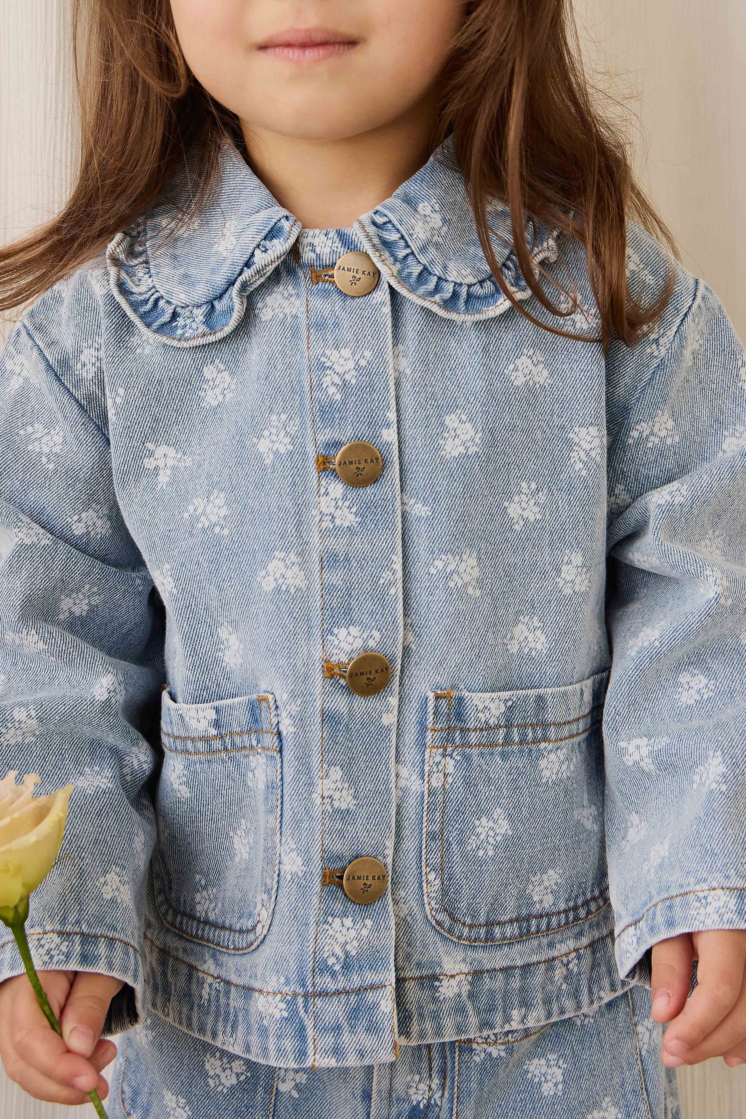Veste en jean bleu vintage à motif floral, col rond et poches plaquées