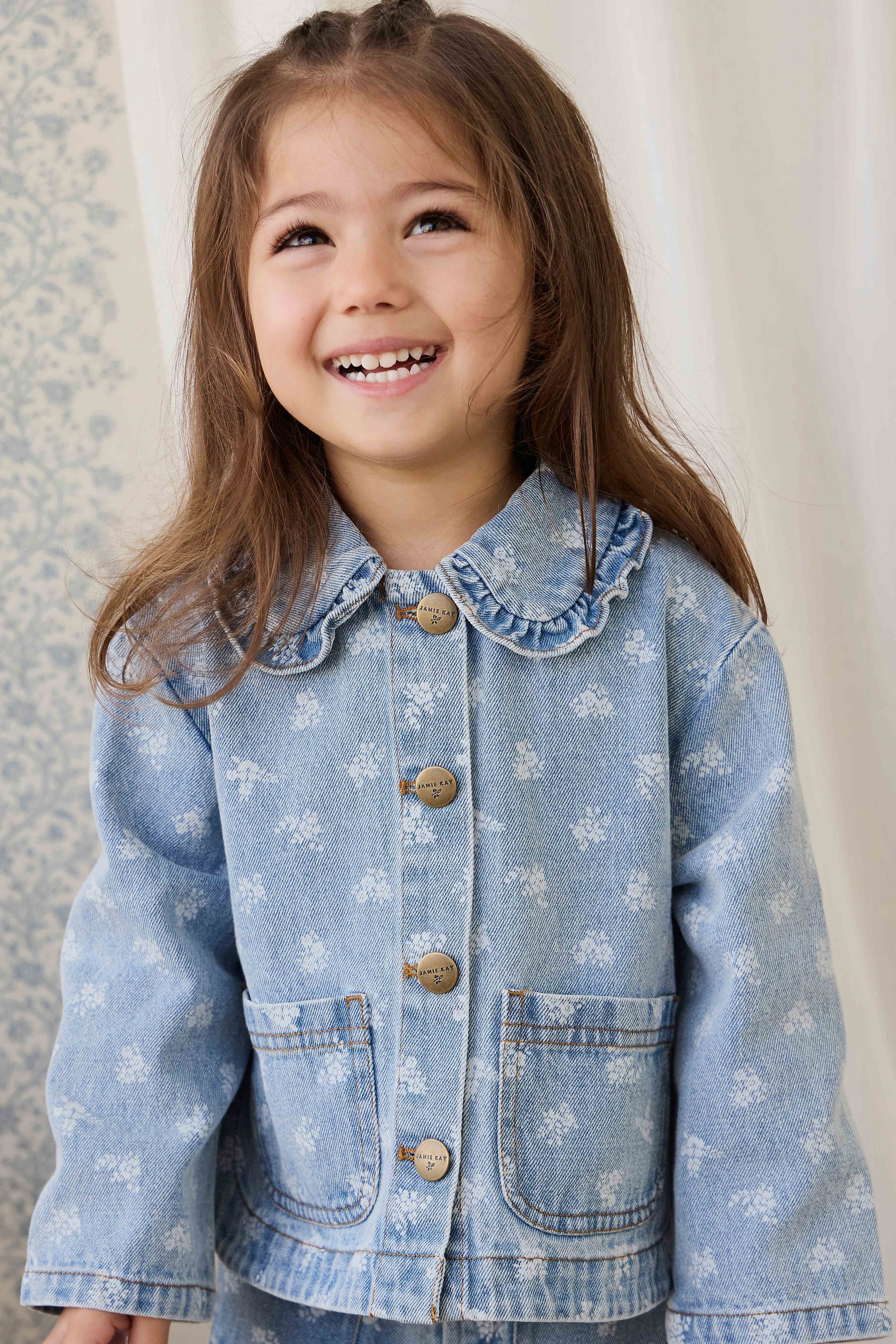 Veste en jean bleu vintage à motif floral, col rond et poches plaquées