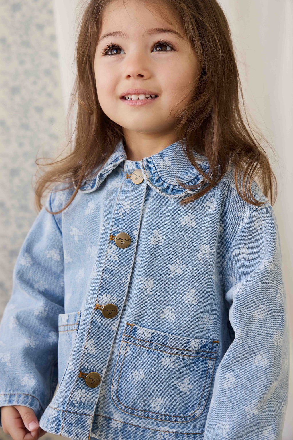 Veste en jean bleu vintage à motif floral, col rond et poches plaquées