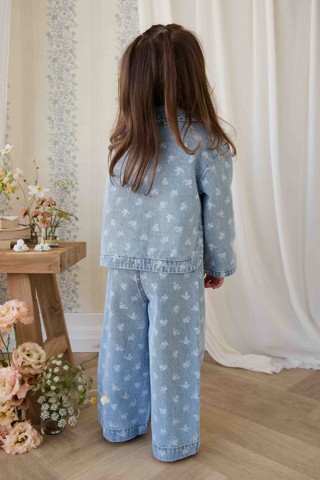 Veste en jean bleu vintage à motif floral, col rond et poches plaquées