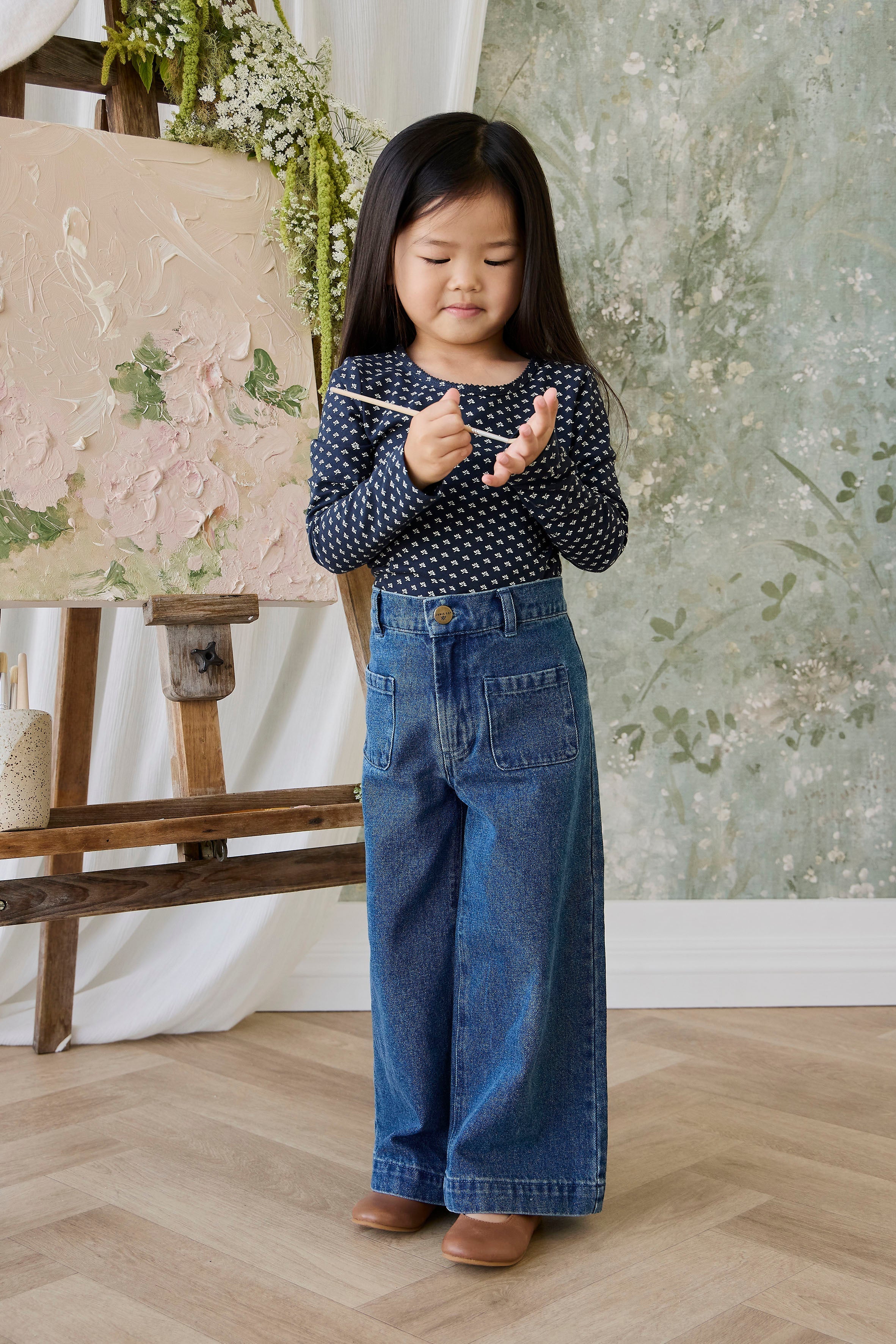 Haut décontracté à manches longues en coton biologique à motif floral bleu marine, avec col rond et extensible