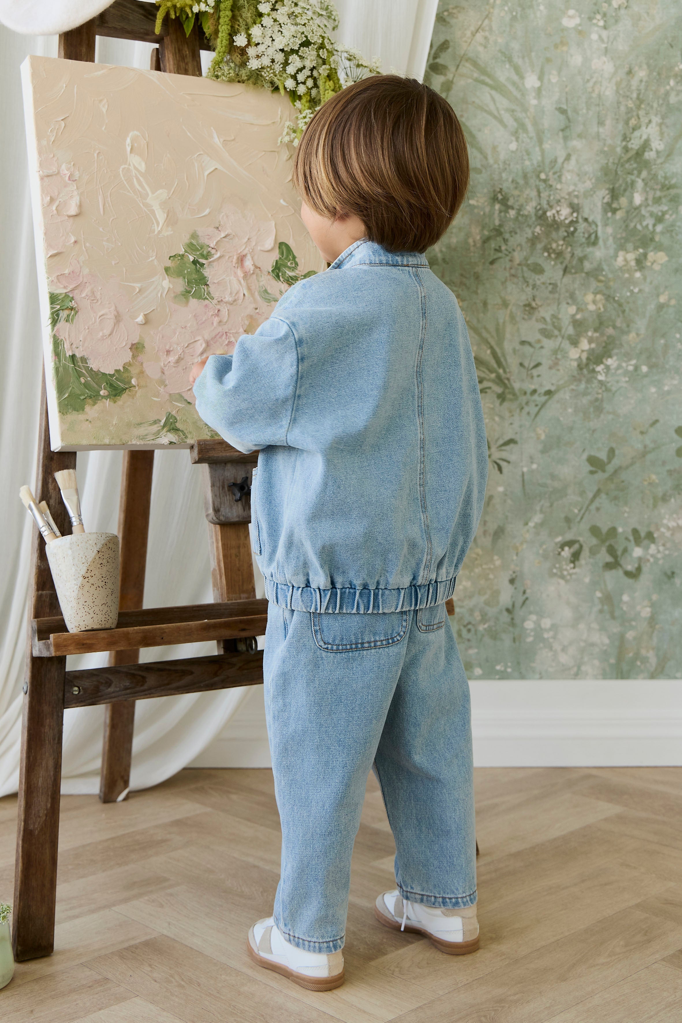 Pantalon en jean de coton délavé vintage avec taille élastique et poches avant