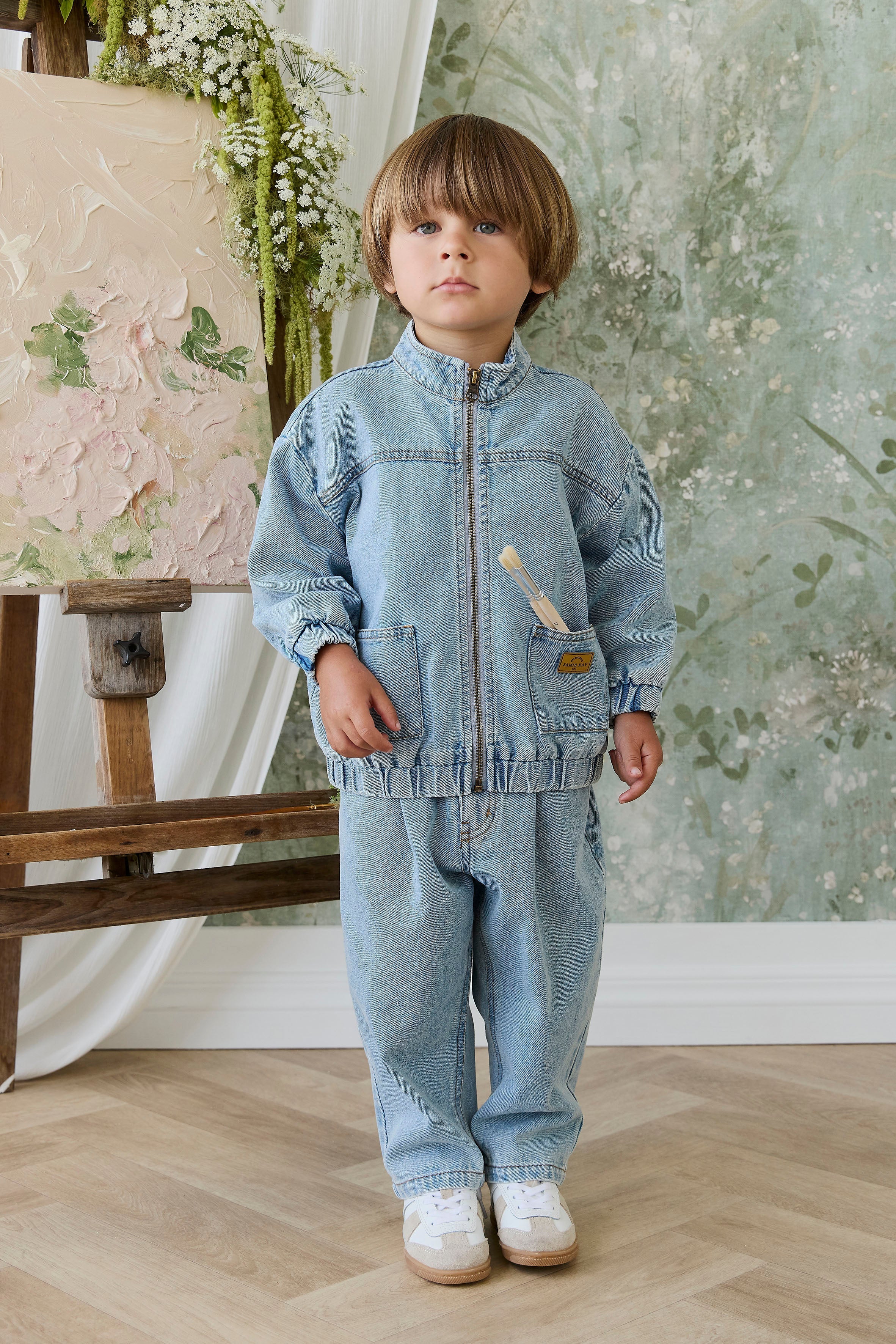 Pantalon en jean de coton délavé vintage avec taille élastique et poches avant