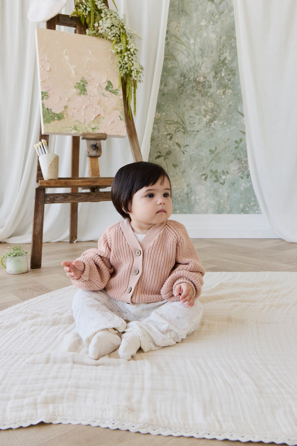 Cardigan classique en coton Rose Mist avec col en V et fermeture boutonnée en noix de coco