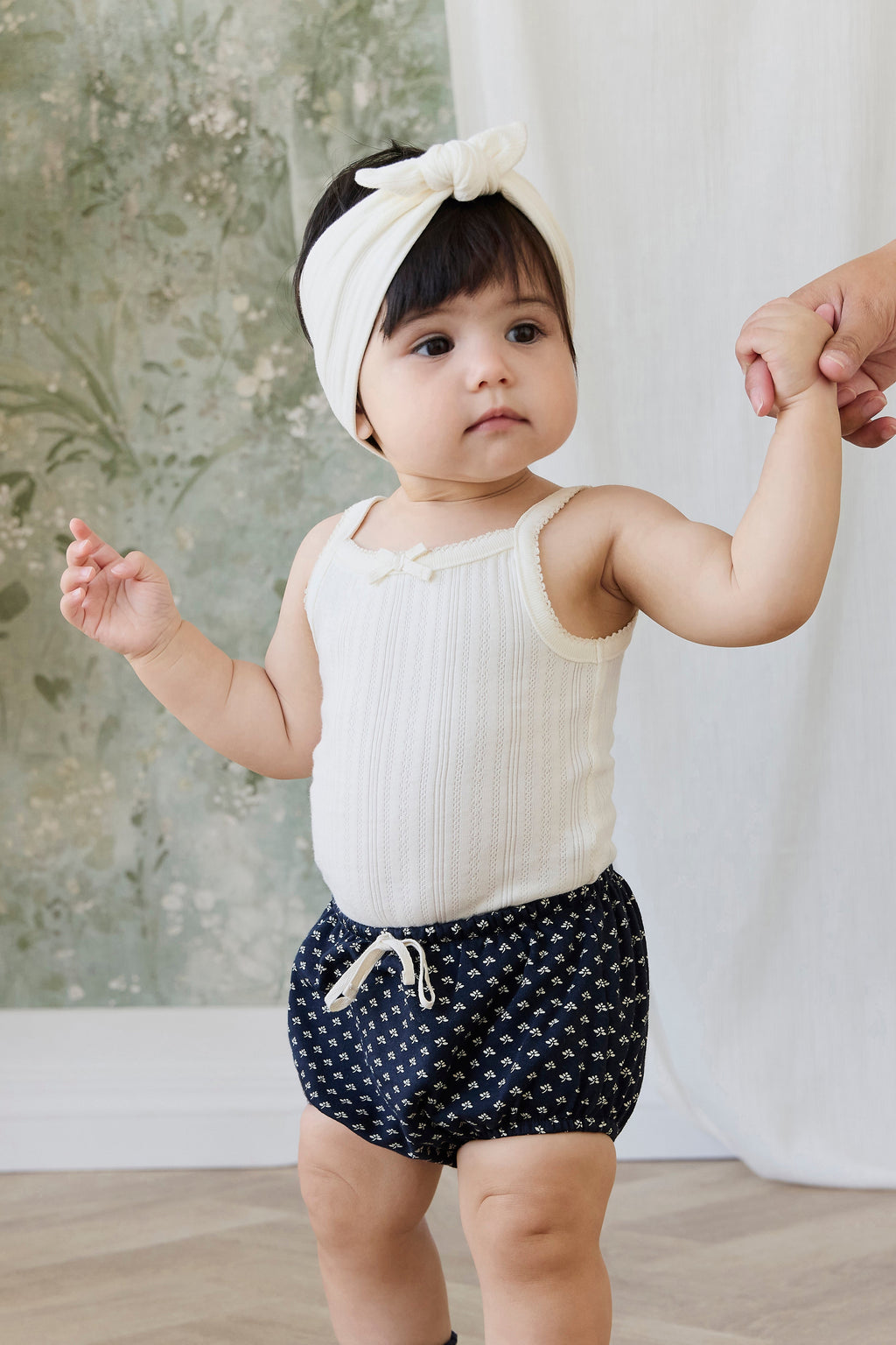 Bloomer classique en coton biologique bleu marine à motif floral vintage avec détails à volants