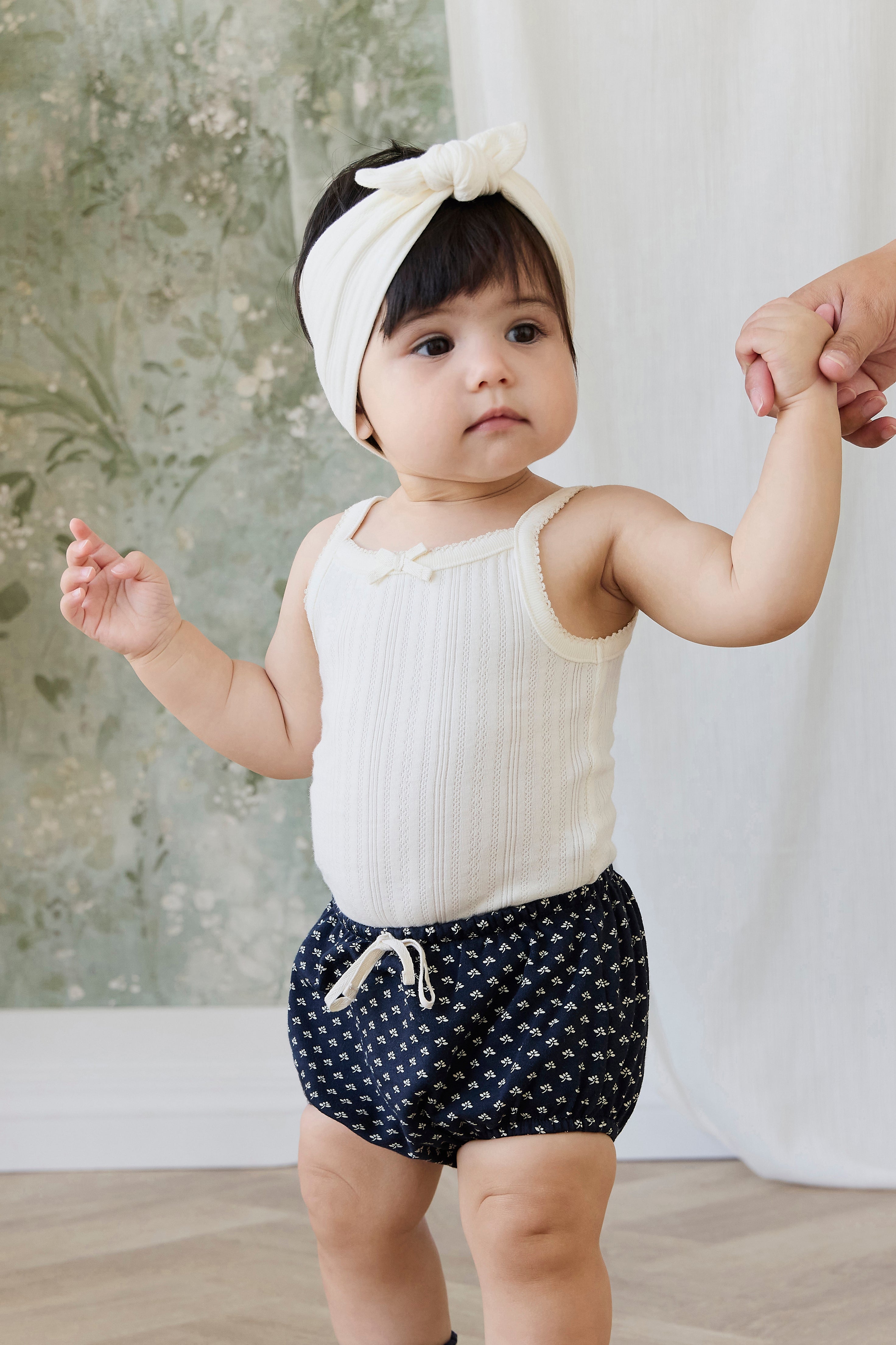 Bloomer classique en coton biologique bleu marine à motif floral vintage avec détails à volants