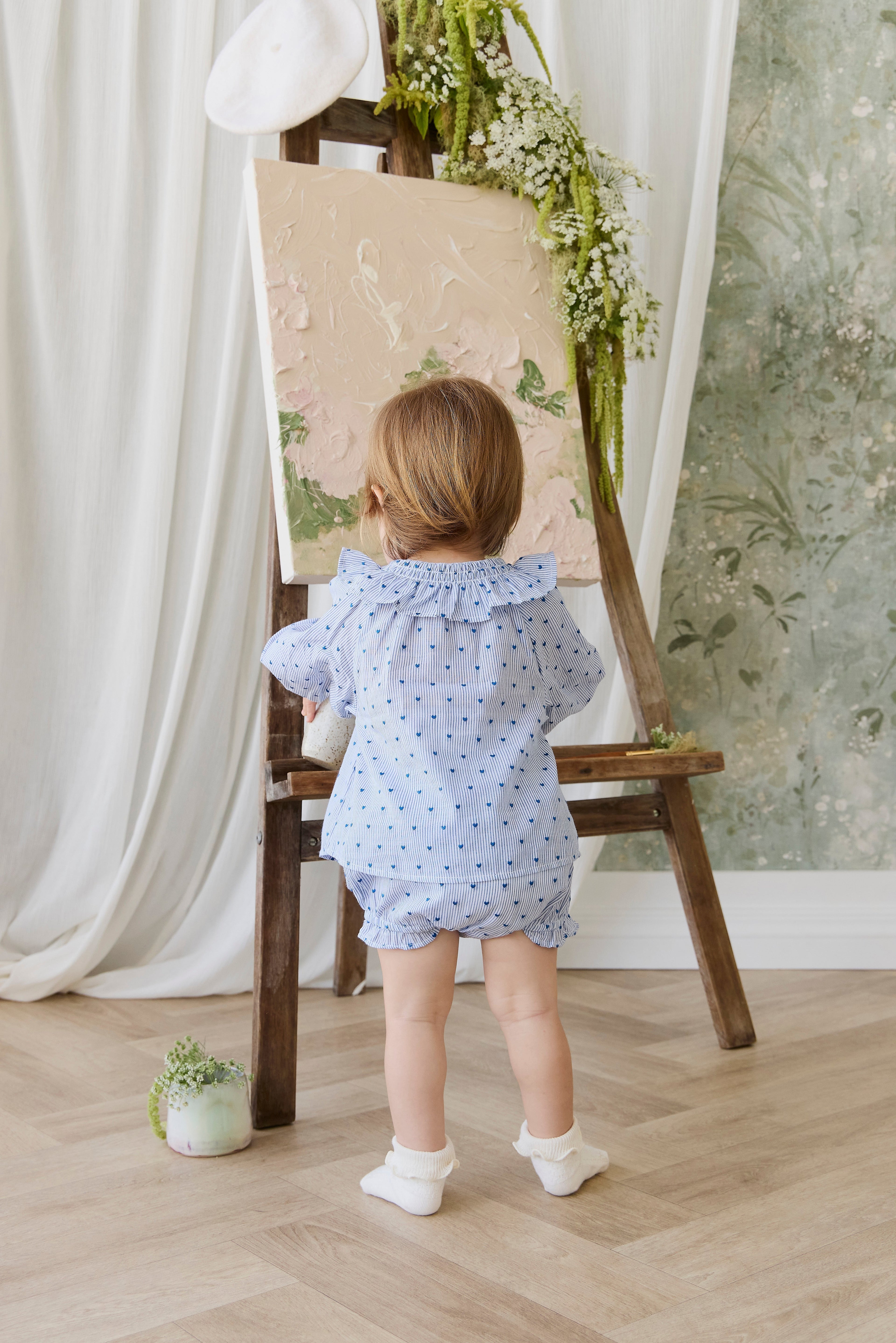 Bloomer à volants en coton biologique à rayures bleues et imprimé floral, avec nœud à la taille