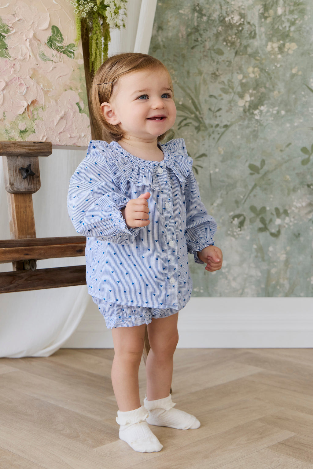 Bloomer à volants en coton biologique à rayures bleues et imprimé floral, avec nœud à la taille