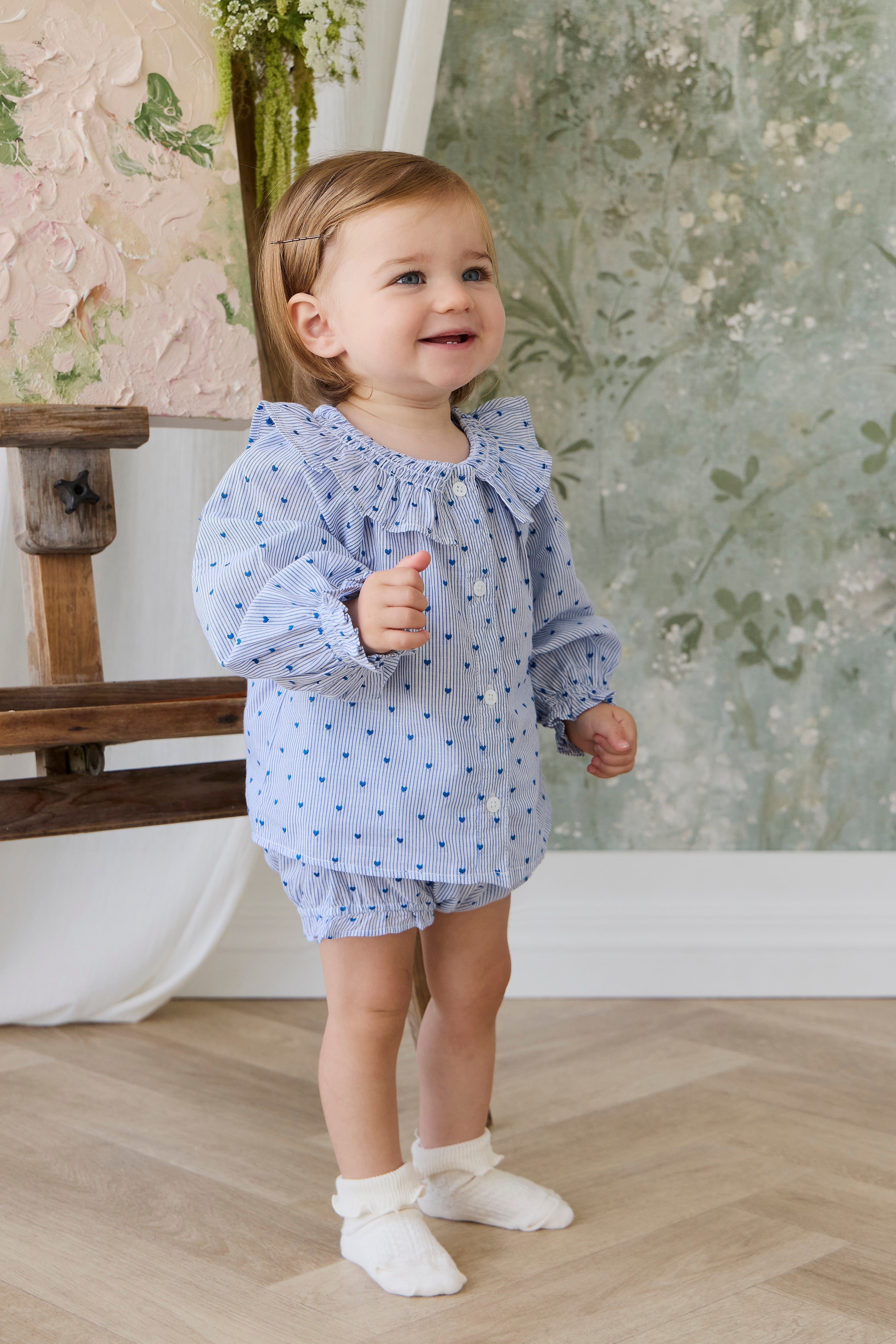 Bloomer à volants en coton biologique à rayures bleues et imprimé floral, avec nœud à la taille