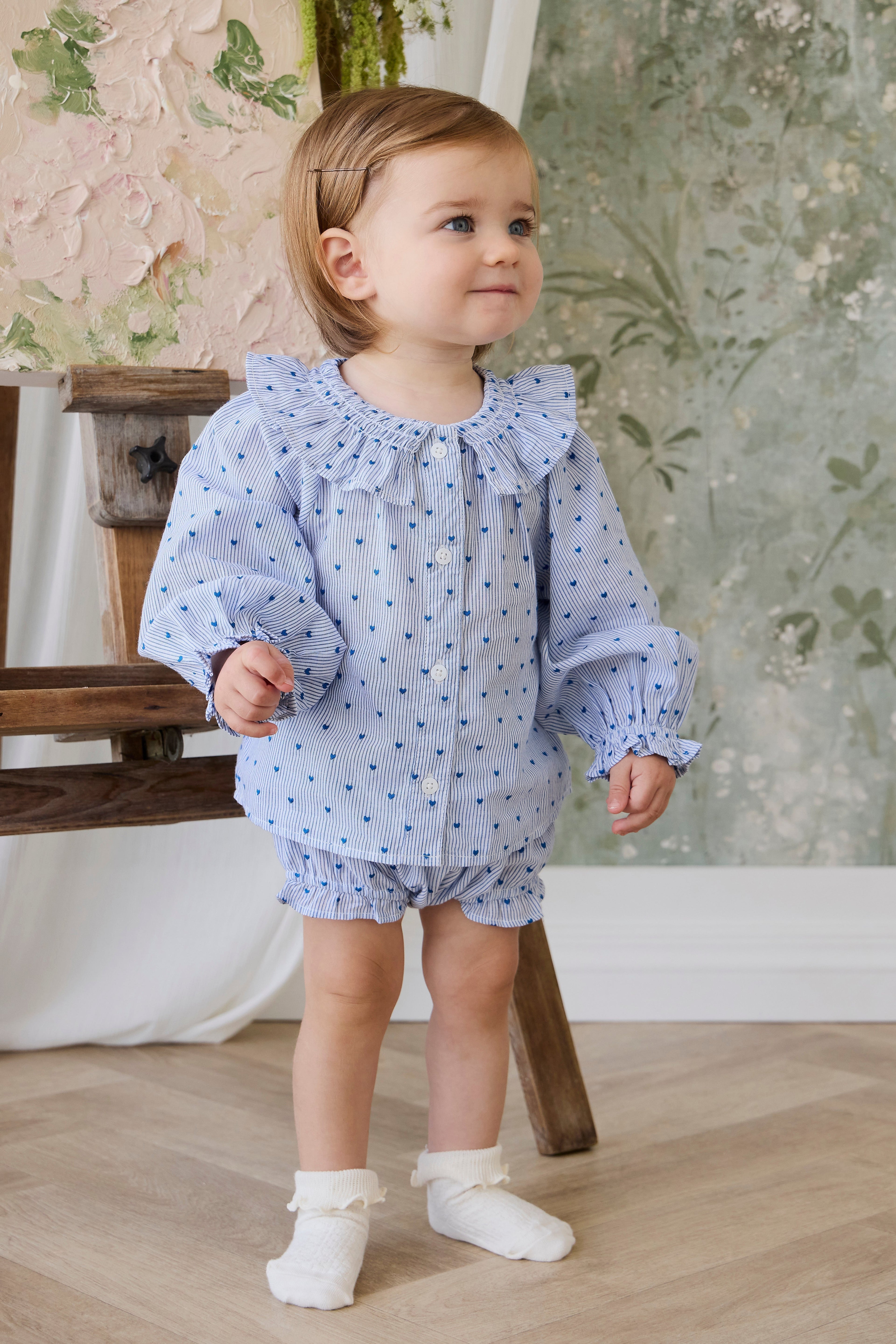 Bloomer à volants en coton biologique à rayures bleues et imprimé floral, avec nœud à la taille