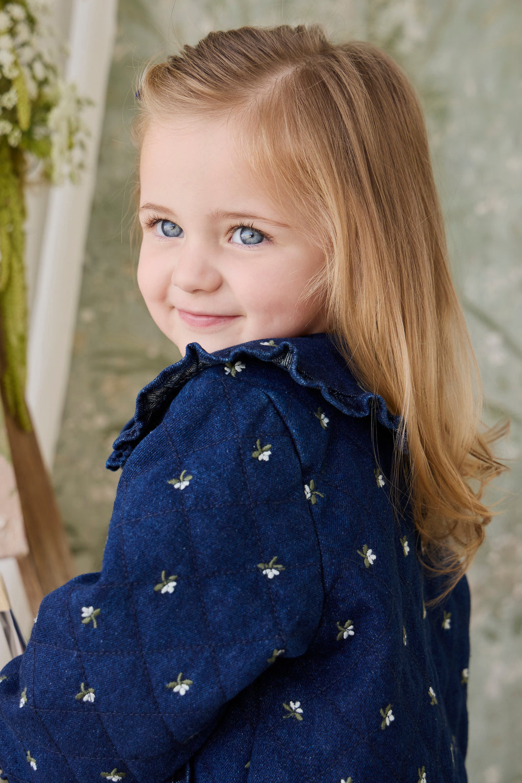 Veste matelassée en coton fleuri vintage avec col volanté et garnissage recyclé
