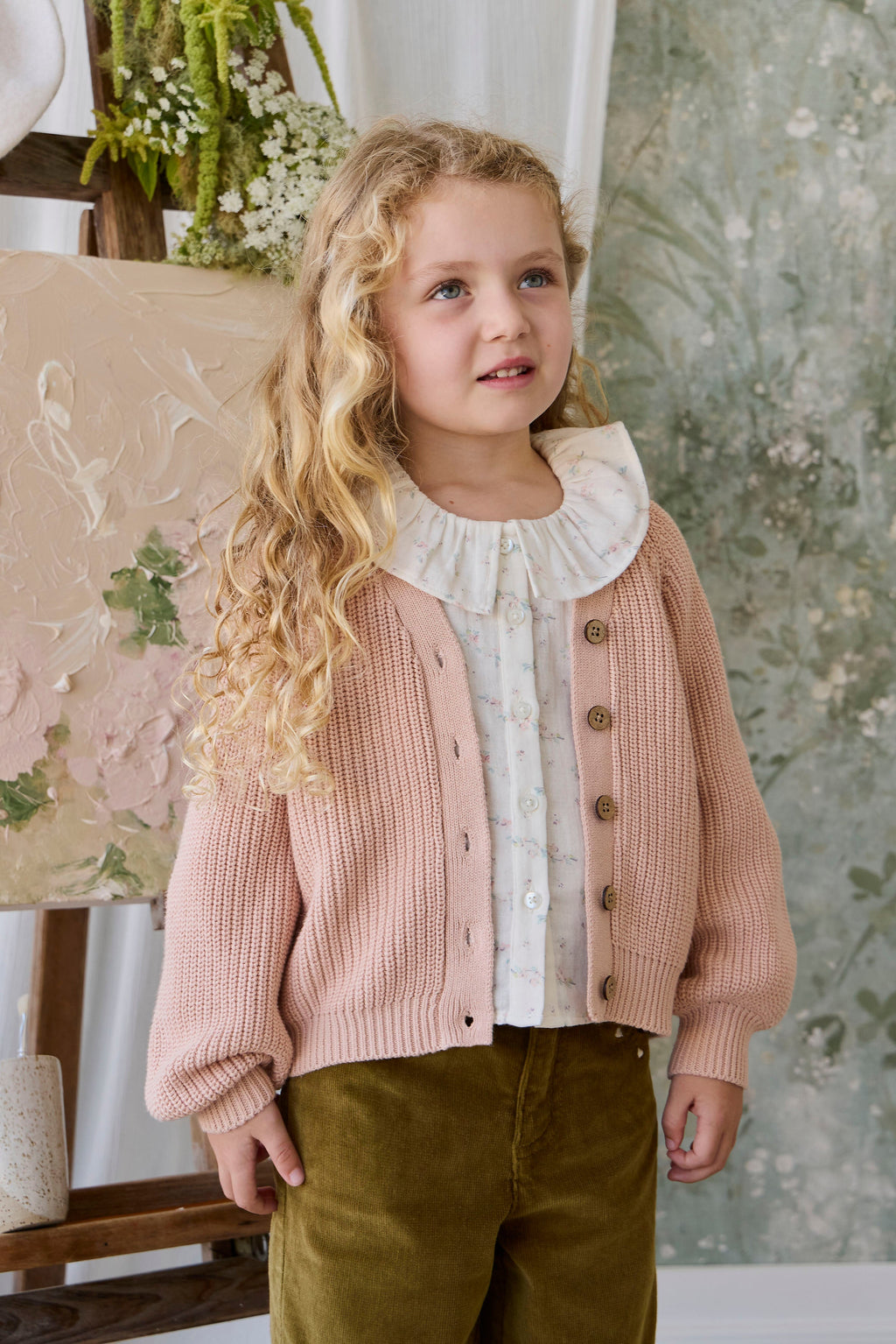Cardigan classique en coton Rose Mist avec col en V et fermeture boutonnée en noix de coco