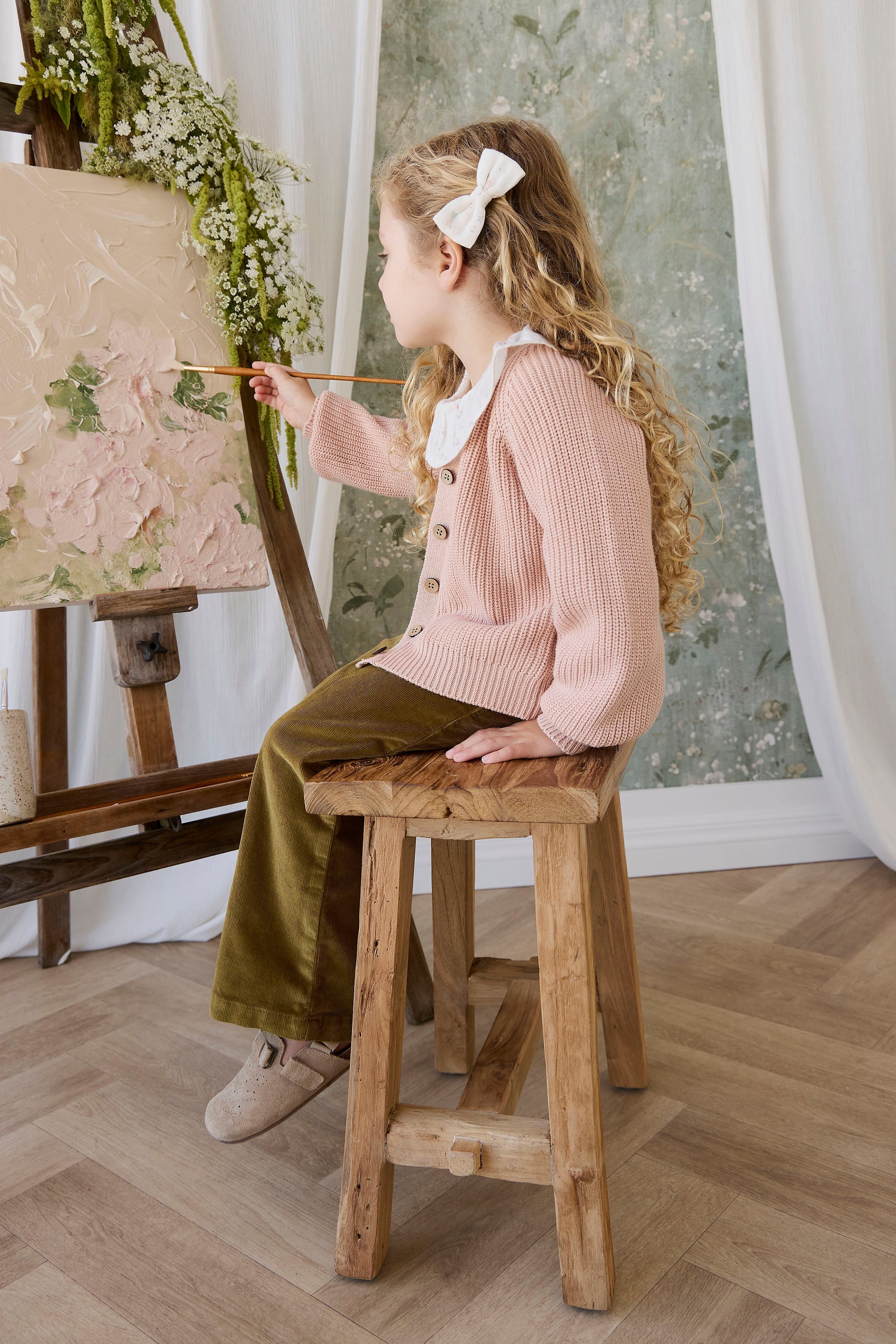 Cardigan classique en coton Rose Mist avec col en V et fermeture boutonnée en noix de coco