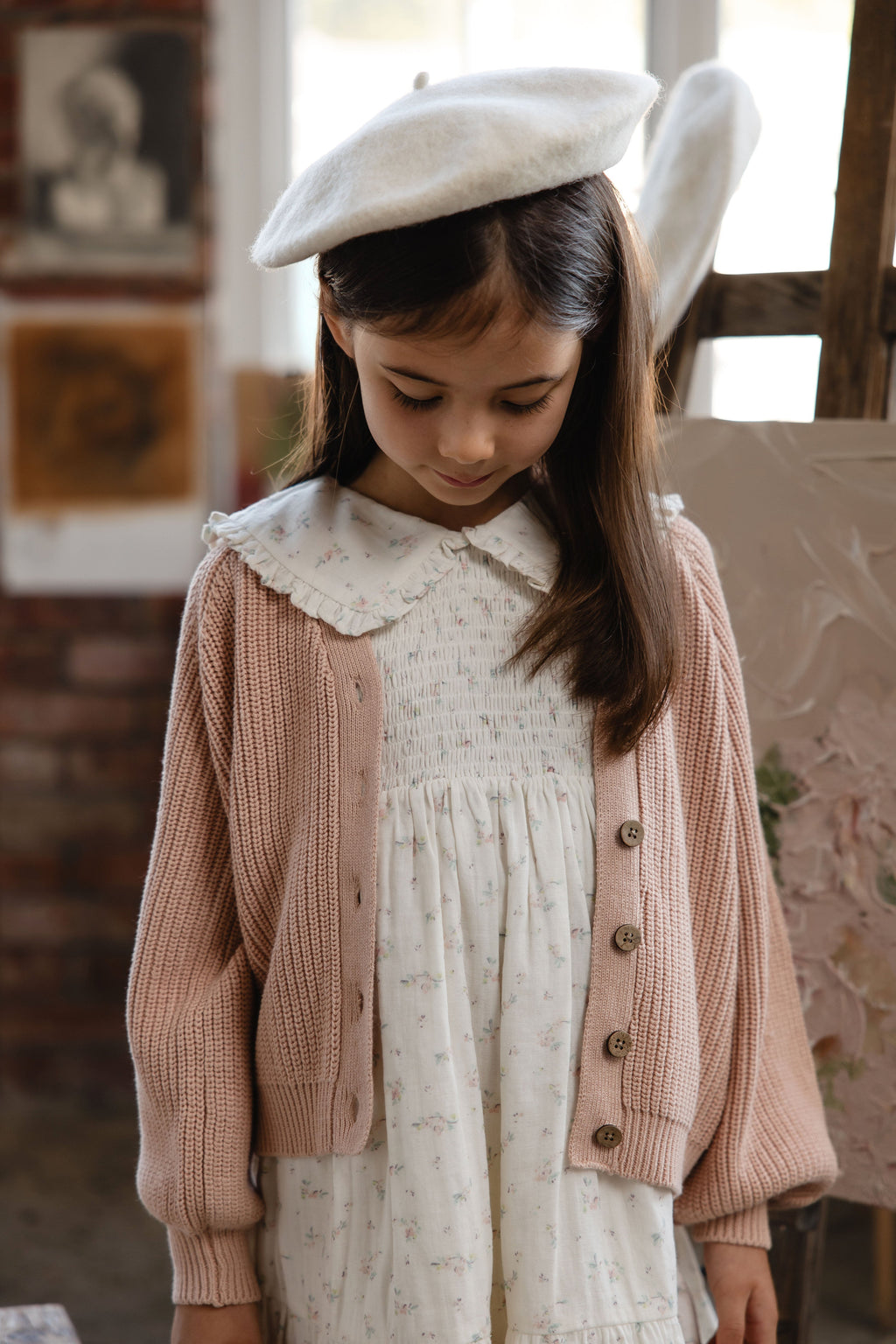 Cardigan classique en coton Rose Mist avec col en V et fermeture boutonnée en noix de coco