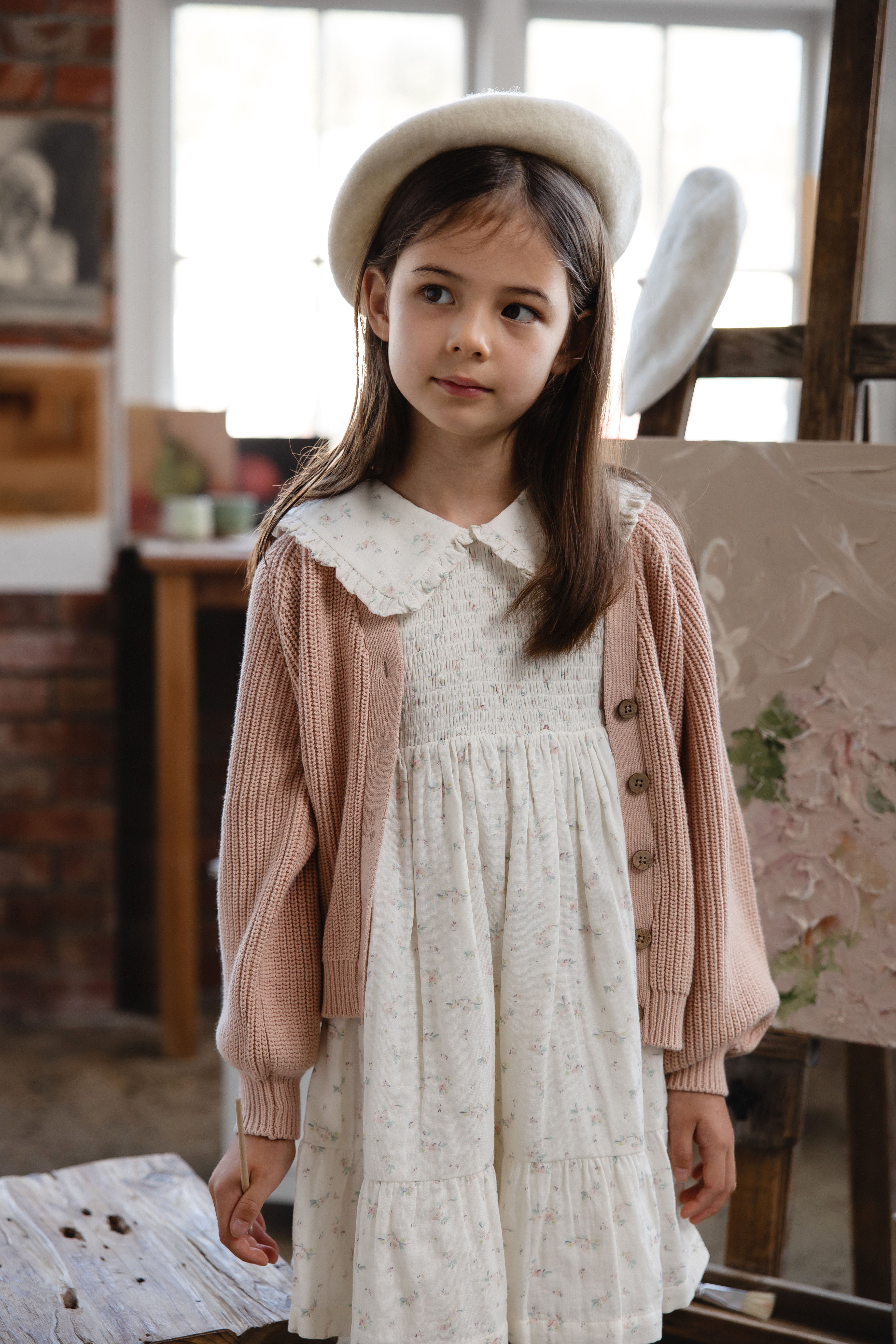 Cardigan classique en coton Rose Mist avec col en V et fermeture boutonnée en noix de coco