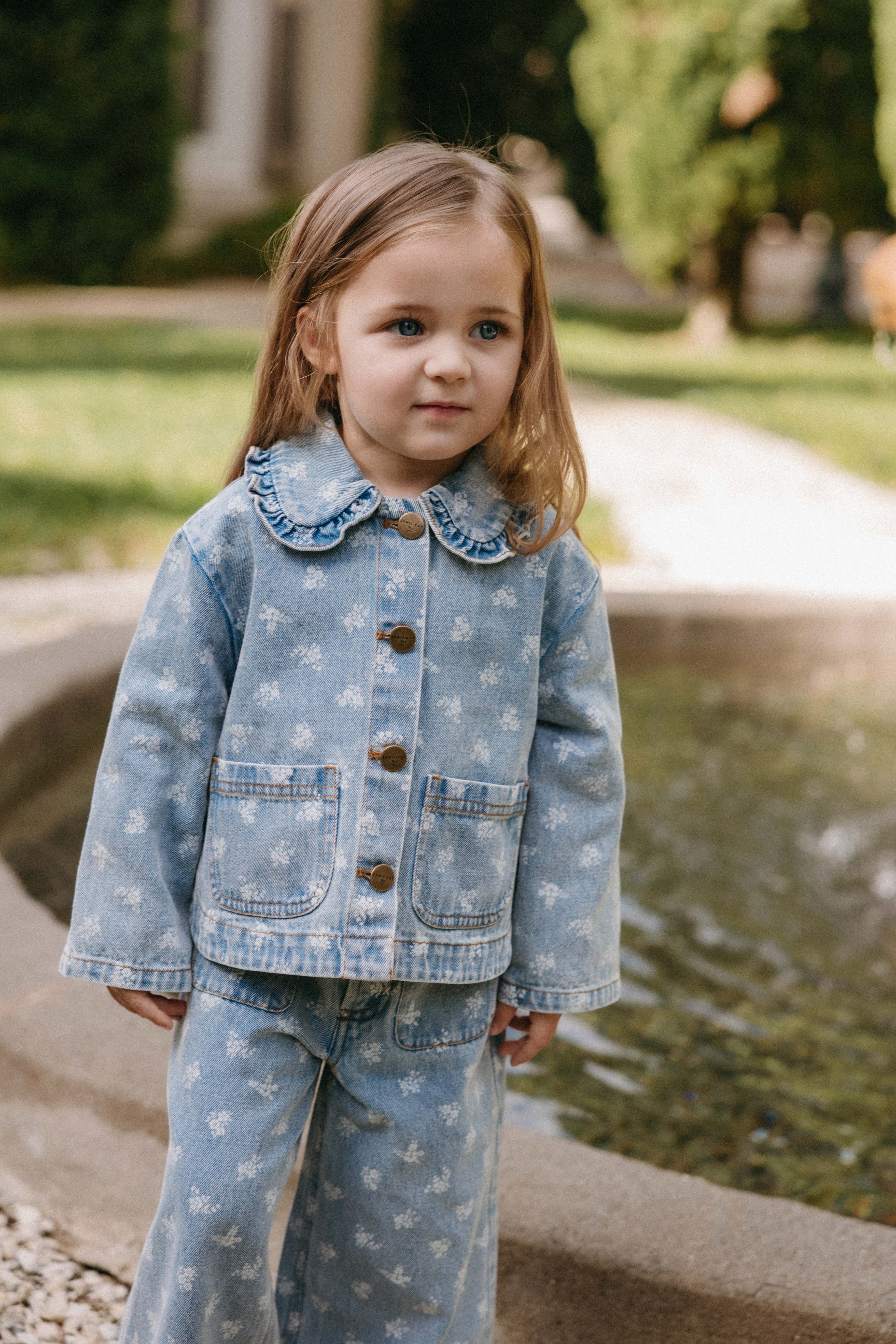 Veste en jean bleu vintage à motif floral, col rond et poches plaquées