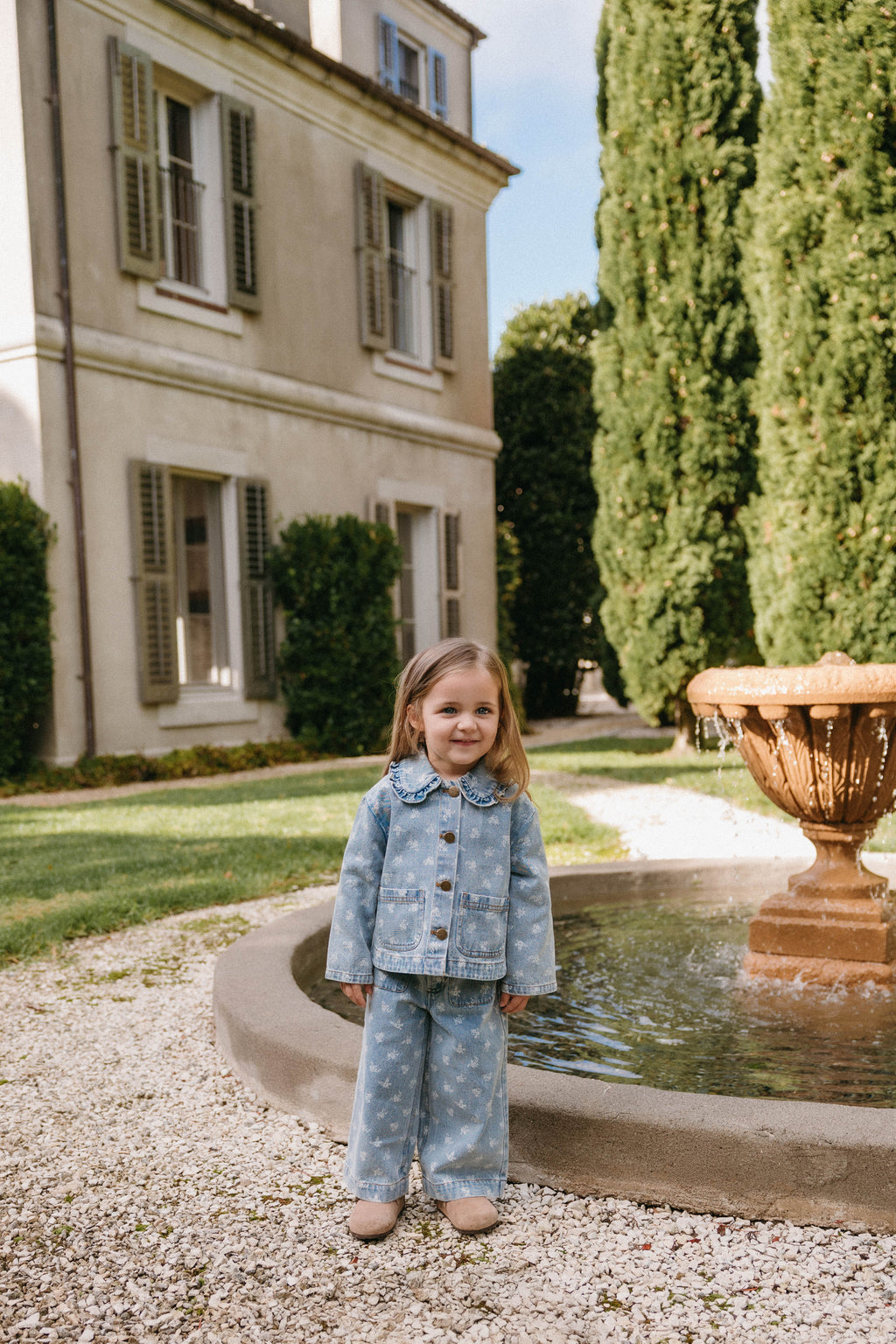 Veste en jean bleu vintage à motif floral, col rond et poches plaquées