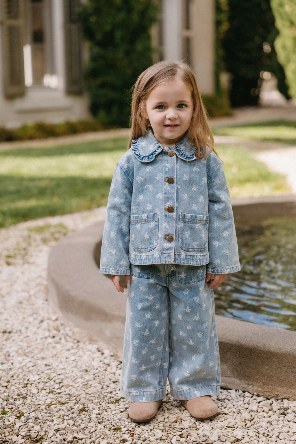Veste en jean bleu vintage à motif floral, col rond et poches plaquées