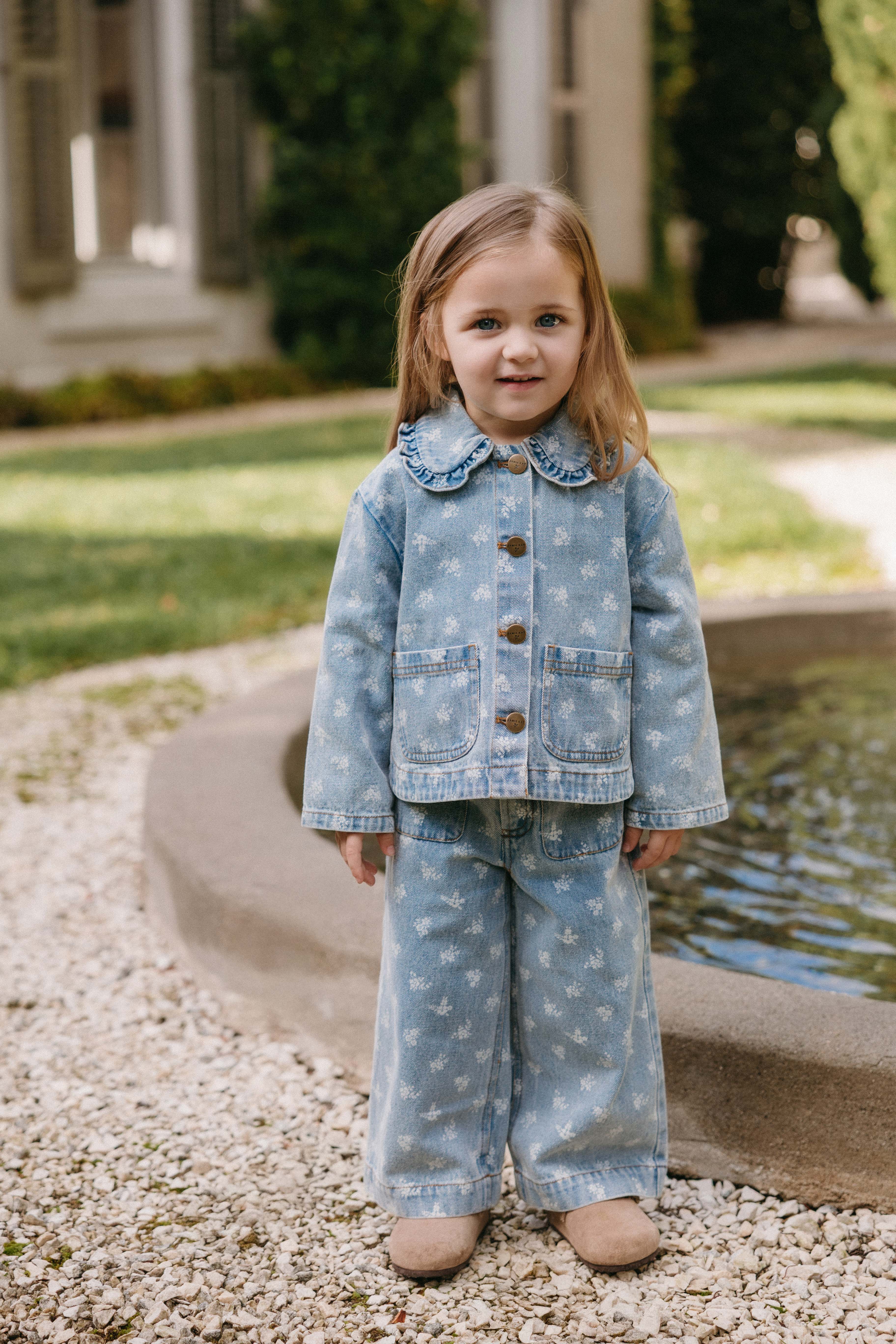 Veste en jean bleu vintage à motif floral, col rond et poches plaquées