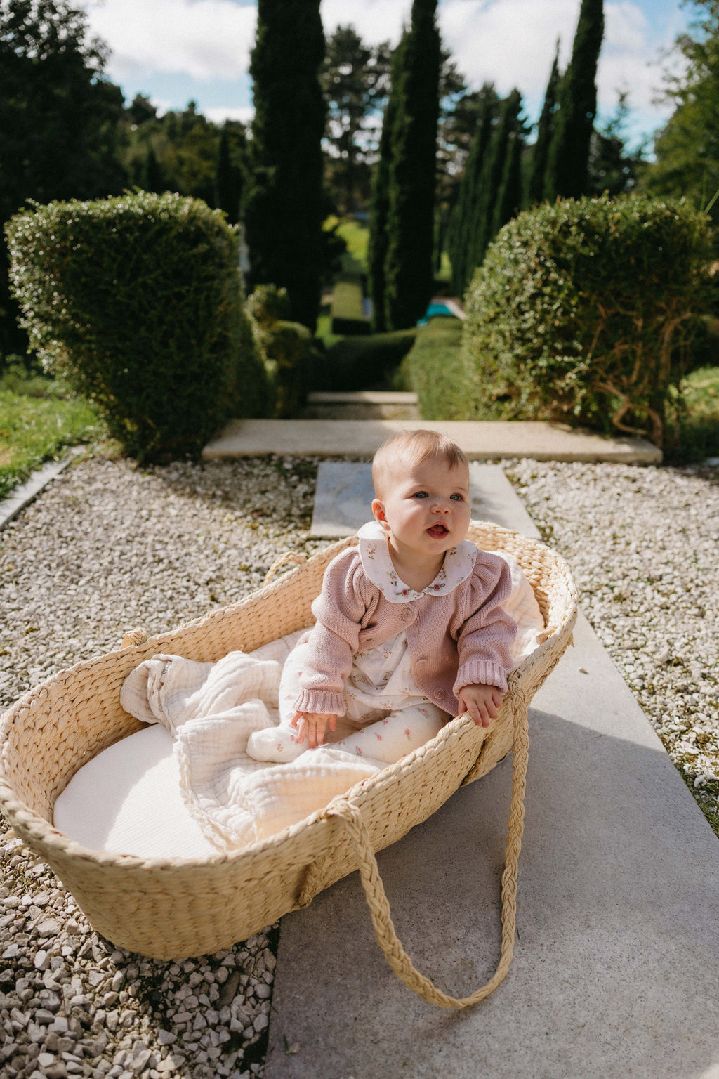 Gilet en coton tricoté rose chiné, col rond et manches bouffantes